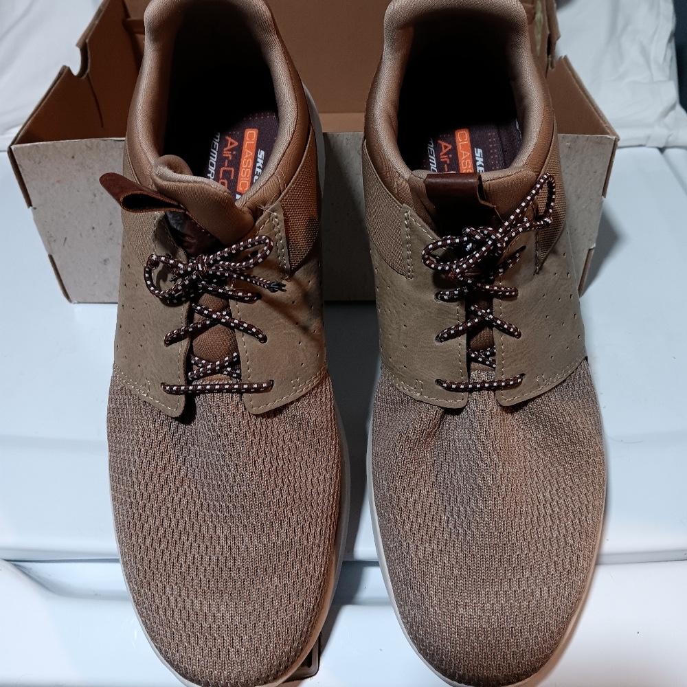 Men's Skechers size 11